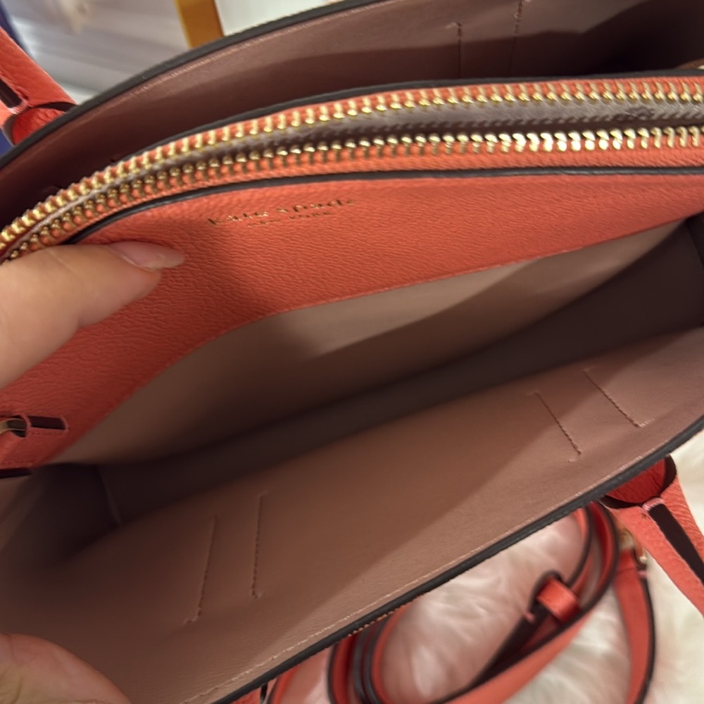 Kate Spade New York Multi-Compartment Leather Hand Bag - Picture 14 of 14